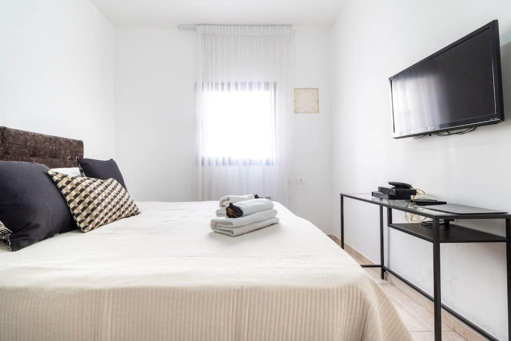 Luxury 3 Bedroom Apt, Harav Kook7 Jeruzsálem Kültér fotó