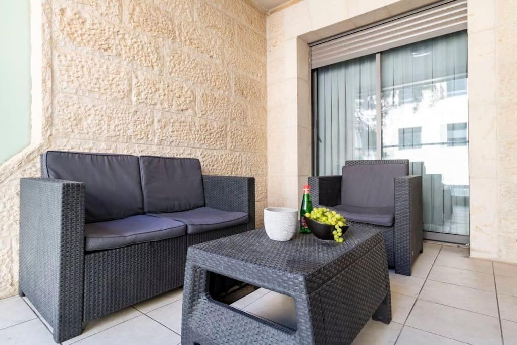 Luxury 3 Bedroom Apt, Harav Kook7 Jeruzsálem Kültér fotó