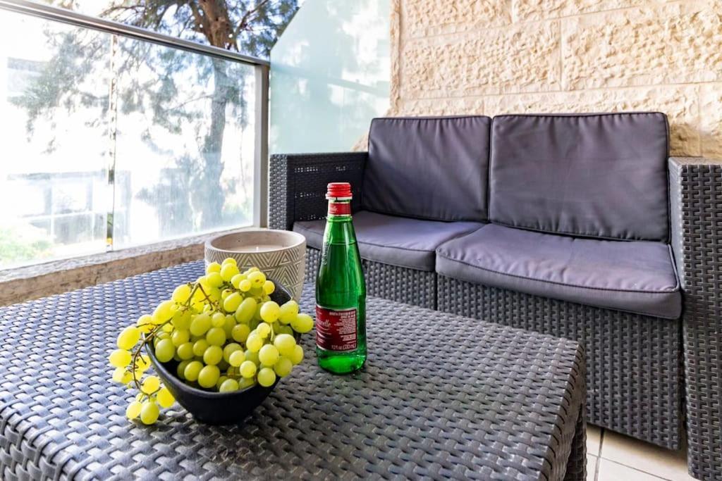 Luxury 3 Bedroom Apt, Harav Kook7 Jeruzsálem Kültér fotó