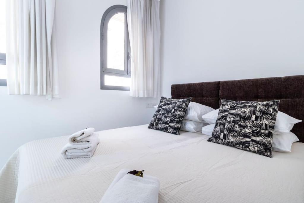 Luxury 3 Bedroom Apt, Harav Kook7 Jeruzsálem Kültér fotó