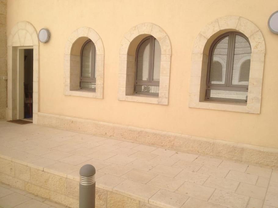 Luxury 3 Bedroom Apt, Harav Kook7 Jeruzsálem Kültér fotó