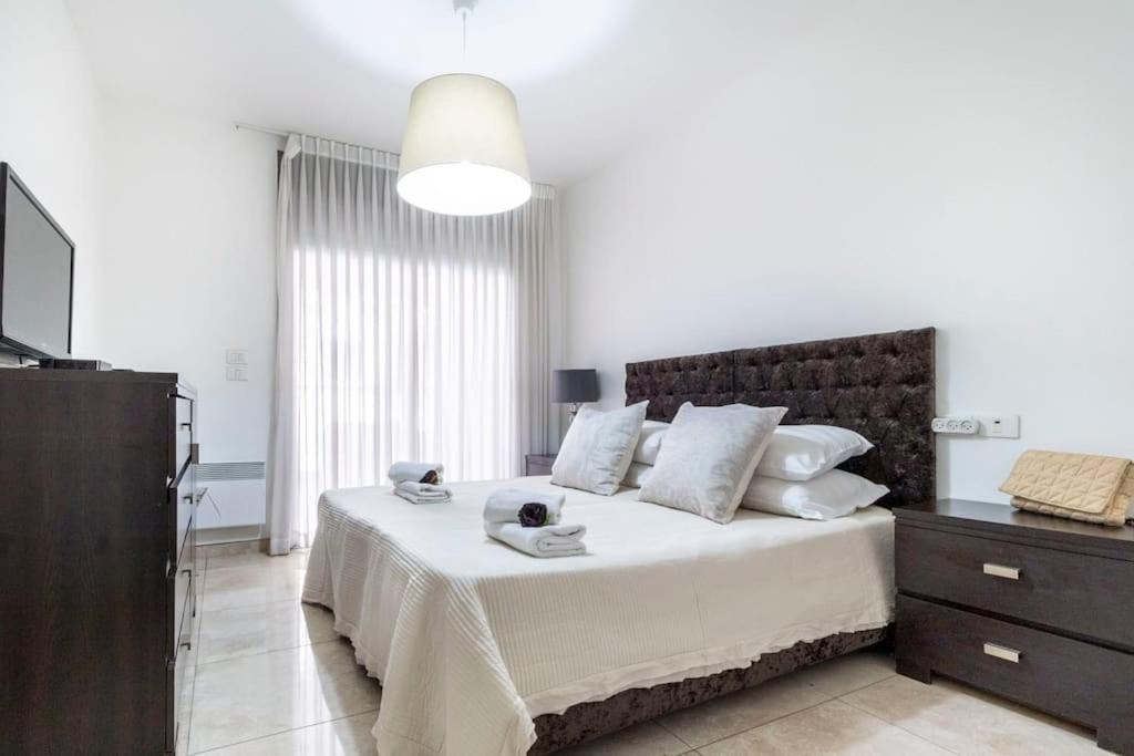 Luxury 3 Bedroom Apt, Harav Kook7 Jeruzsálem Kültér fotó