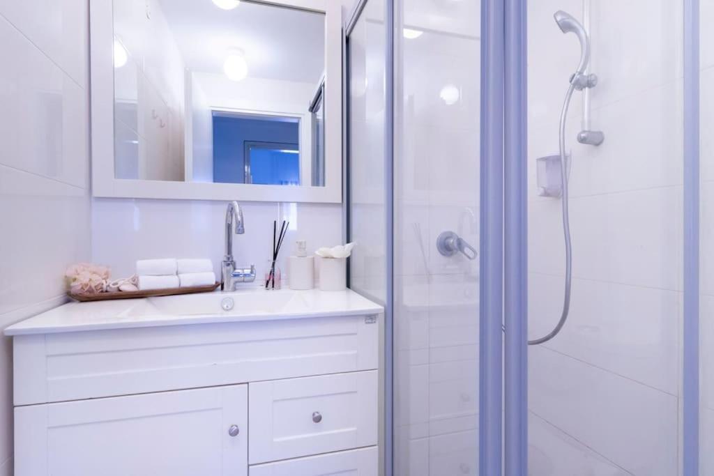 Luxury 3 Bedroom Apt, Harav Kook7 Jeruzsálem Kültér fotó