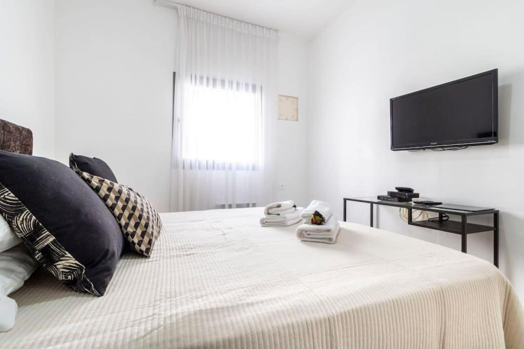 Luxury 3 Bedroom Apt, Harav Kook7 Jeruzsálem Kültér fotó
