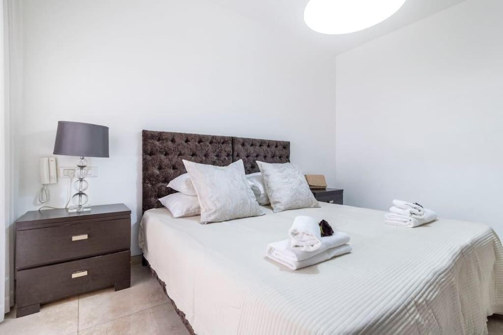 Luxury 3 Bedroom Apt, Harav Kook7 Jeruzsálem Kültér fotó