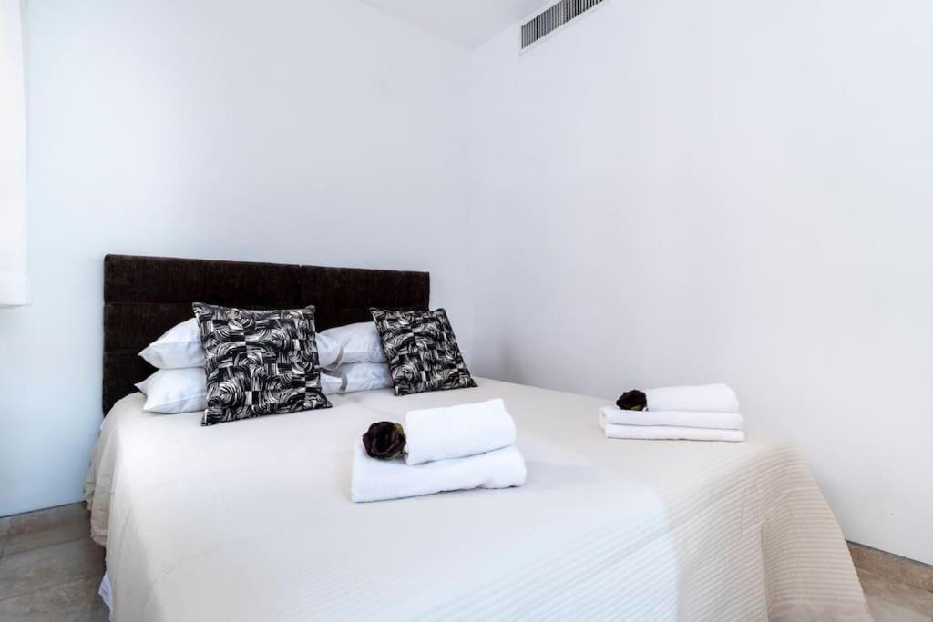 Luxury 3 Bedroom Apt, Harav Kook7 Jeruzsálem Kültér fotó