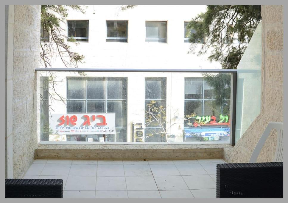 Luxury 3 Bedroom Apt, Harav Kook7 Jeruzsálem Kültér fotó