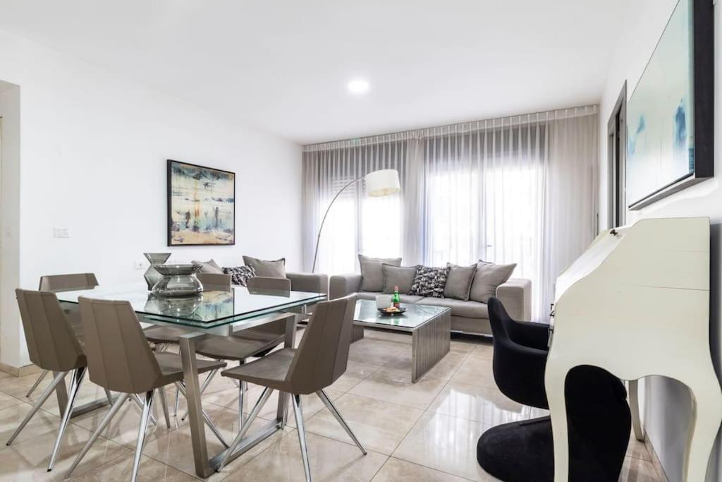 Luxury 3 Bedroom Apt, Harav Kook7 Jeruzsálem Kültér fotó